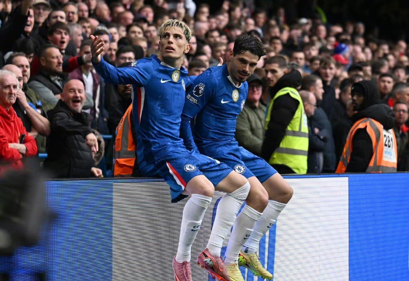 土媒：费内巴切有意引进桑乔，并希望在冬窗完成交易（土媒称费内巴切有意签下桑乔，力争在冬窗完成交易）