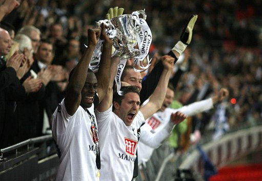 皇马欧冠客战利物浦大名单：阿诺德战旧主，贝林、姆巴佩在列（皇马欧冠客场挑战利物浦名单出炉：阿诺德对阵老东家，贝林与姆巴佩入选）