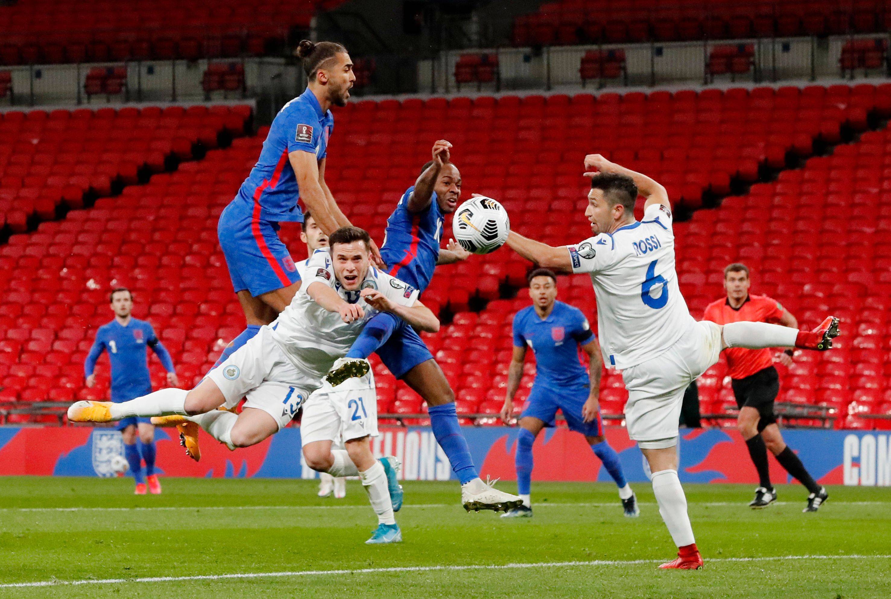 孔帕尼：卡尔能否和梅西相比？我们只想让他成为最好的卡尔（孔帕尼：别拿卡尔和梅西比较，我们只希望他做最好的卡尔）