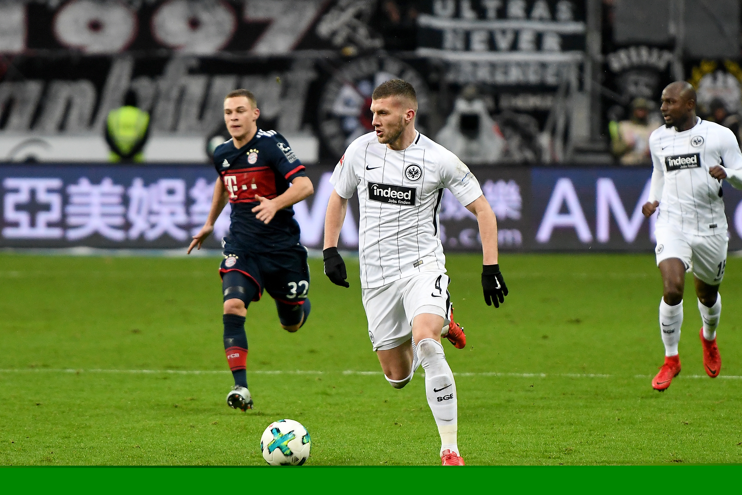 国家队征召！感谢邵佳一指导为青岛足球书写的精彩篇章（国家队召唤！致敬邵佳一指导为青岛足球写下的辉煌篇章）