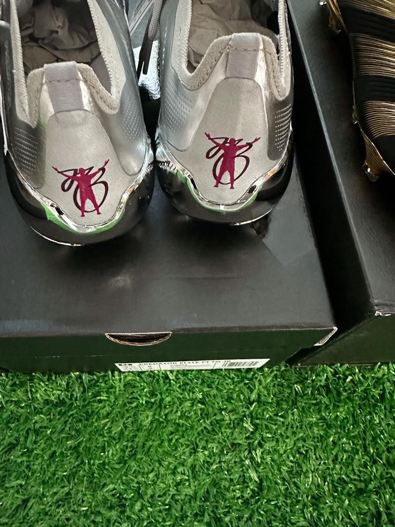 江苏男篮75-101不敌广东男篮，马国栋罚球全失，表现欠佳，新秀合同到期后离队。（江苏男篮75比101负于广东男篮，马国栋罚球全失表现低迷，新秀合同期满离队）