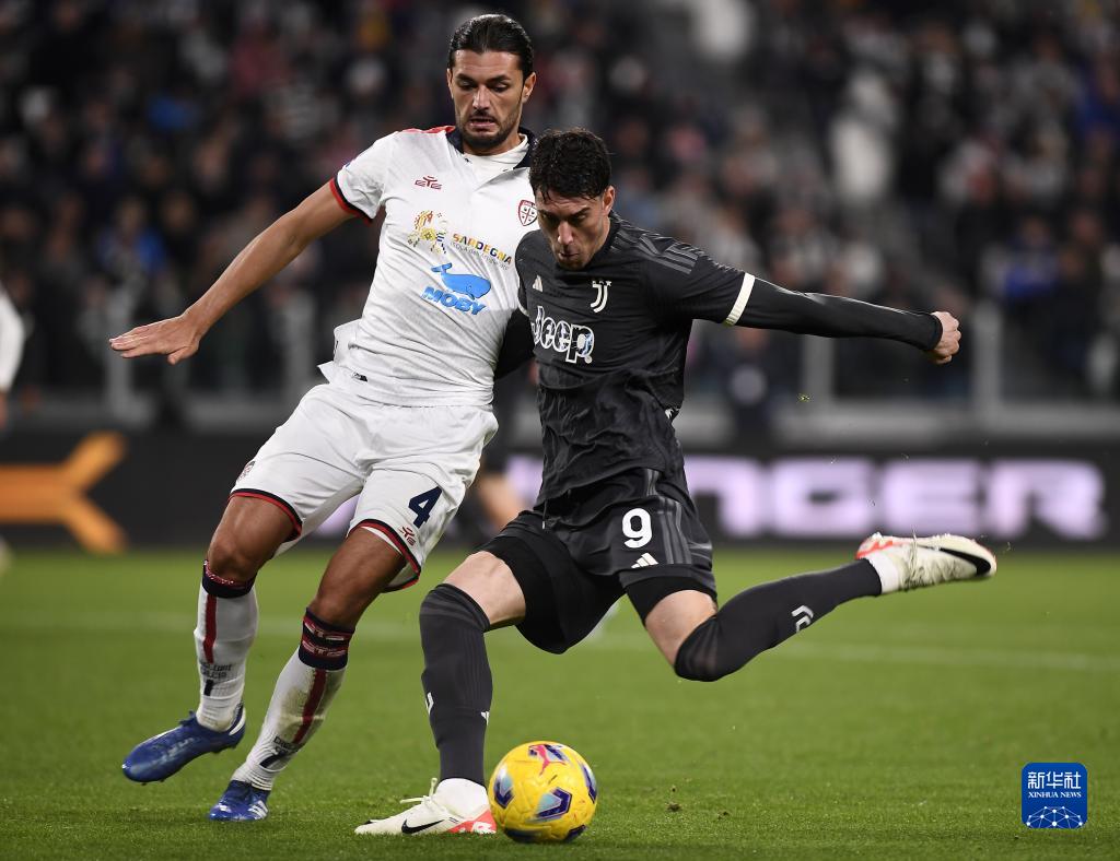 世体：巴萨凌晨抵达西班牙，为让球员休息弗里克取消次日训练（世体：巴萨凌晨返西班牙，弗里克为球员休整取消明日训练）