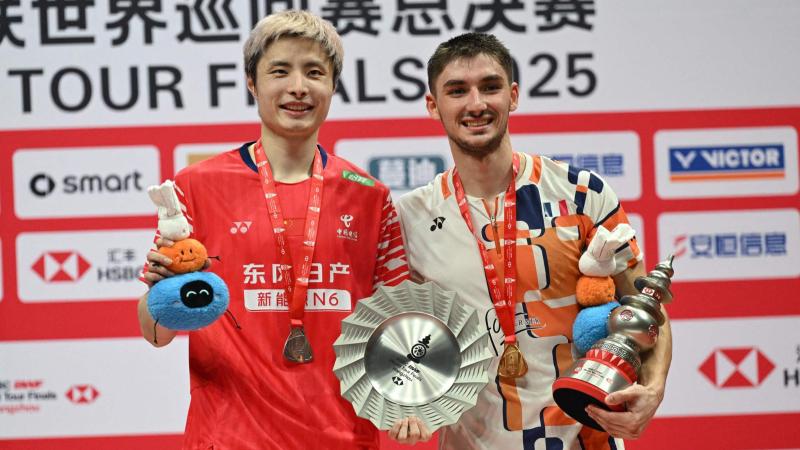 孤立无援？伊萨克上半场仅触球11次传球4次，没有射门（伊萨克上半场受限：仅11次触球、4次传球，零射门）