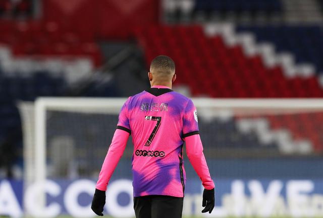 詹俊：今晚萨拉赫替补更合理，还是让维尔茨搭档埃基蒂克（詹俊：今夜让萨拉赫打替补更合适，维尔茨应与埃基蒂克搭档）