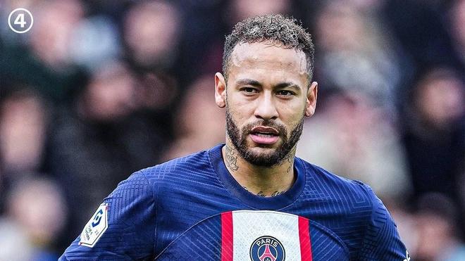 最快百球先生！哈兰德领取英超100球纪念球（哈兰德创英超百球最快纪录，获颁百球纪念球）