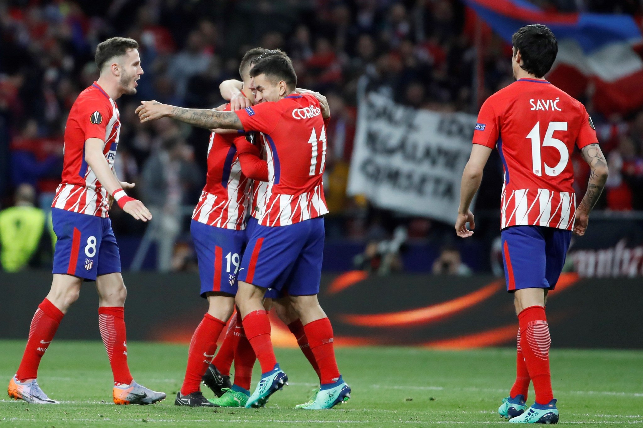 跟队记者：阿莱格里明确要求冬窗买前锋；米兰没考虑齐尔克泽（随队记者：阿莱格里要求冬窗引进前锋，米兰暂未考虑齐尔克泽）