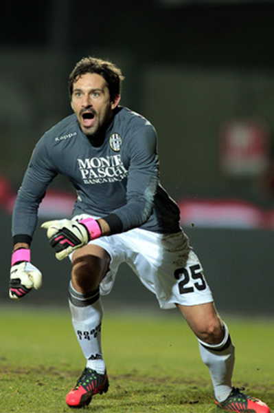 TA：FIFA在卖世界杯期间的停车证，价格是每场75至175美元（TA：FIFA向世界杯球迷出售停车许可，每场收费75至175美元）