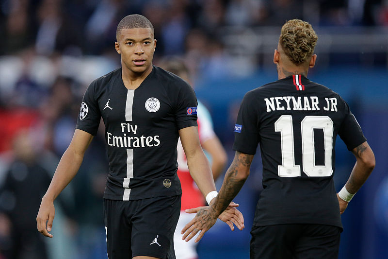 皇马2025年四大皆空，阿隆索接棒安帅压力骤增（皇马2025颗粒无收，阿隆索接任安帅压力倍增）