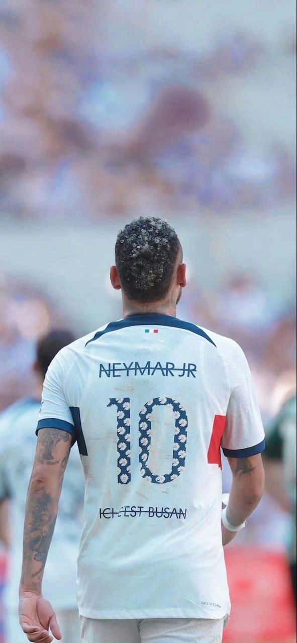 小孔塞桑被换下情绪激动不是因为斯帕莱蒂，是因摄影师险些绊倒他（小孔塞桑被换下情绪激动，因摄影师差点绊倒他而非斯帕莱蒂）